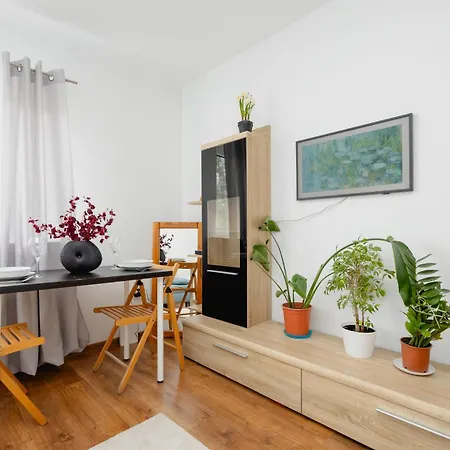 In The Business Center By Renters Apartment Warschau